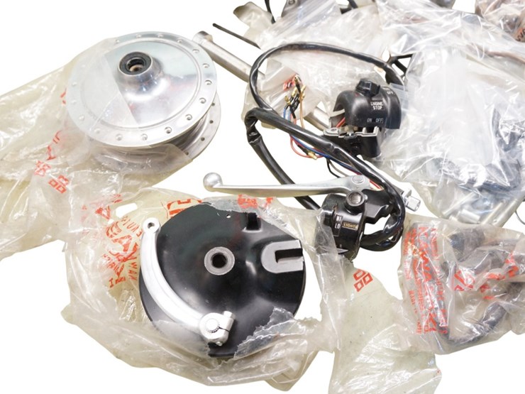 kawasaki-miscellaneous-parts-lot-image-2
