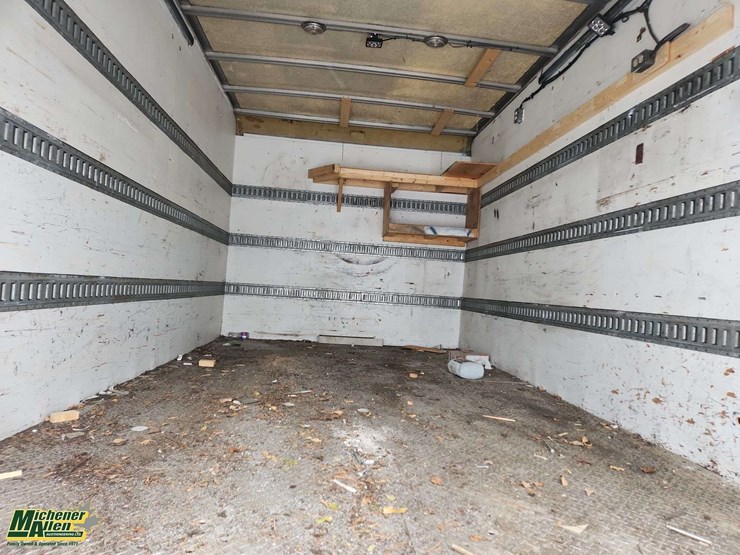 2004-gmc-w5500-image-17