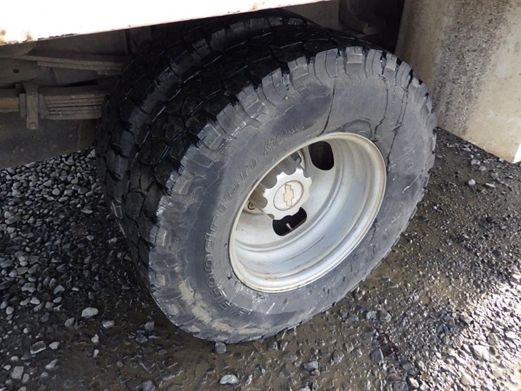 2005-chevrolet-3500-image-32