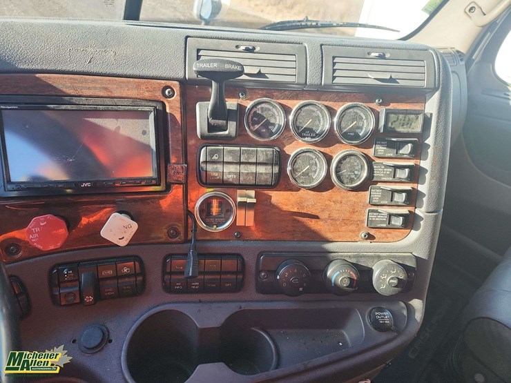 2009-freightliner-cascadia-t/a-sleeper-tractor-image-22