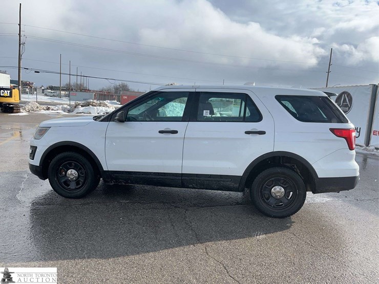 2017-ford-explorer-image-7