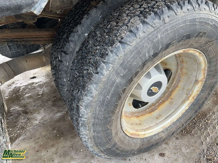 2015-chevrolet-silverado-3500hd-image-11