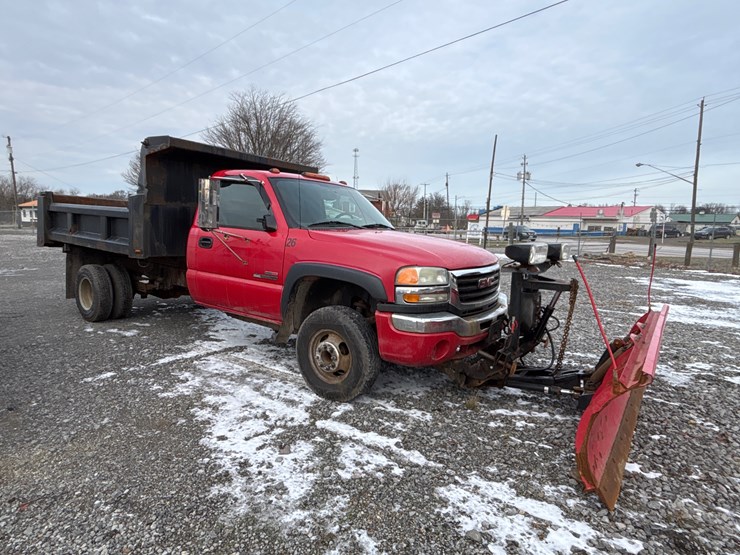 #1113-•-2004-gmc-sierra-pickup-truck-image-35