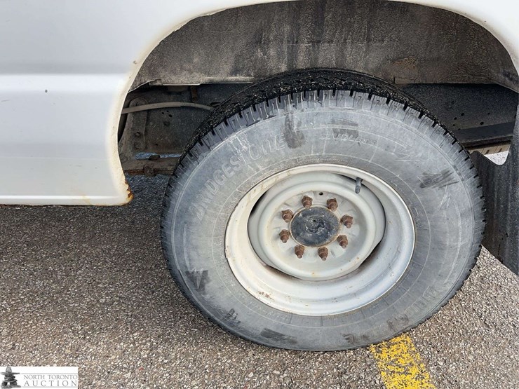 2013-ford-cargo-image-12