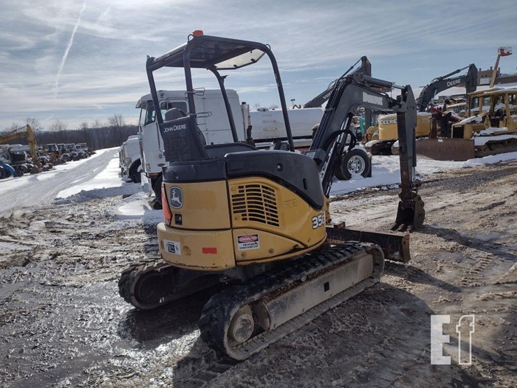 2013-deere-35d-image-48