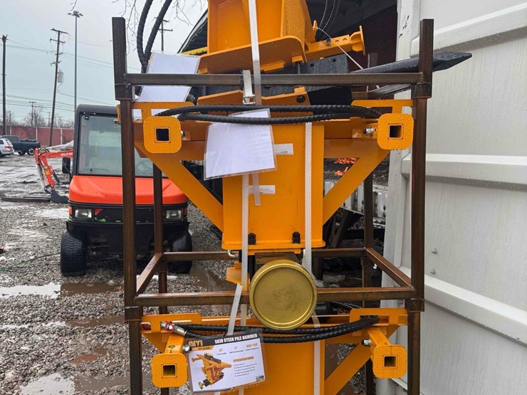 new-giyi-co.-skid-steer-pile-hammer-image-4