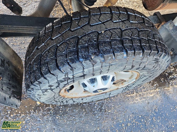 2015-chevrolet-silverado-2500hd-image-13