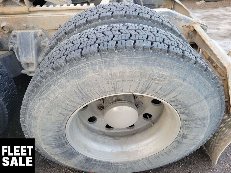 2016-peterbilt-389-image-10