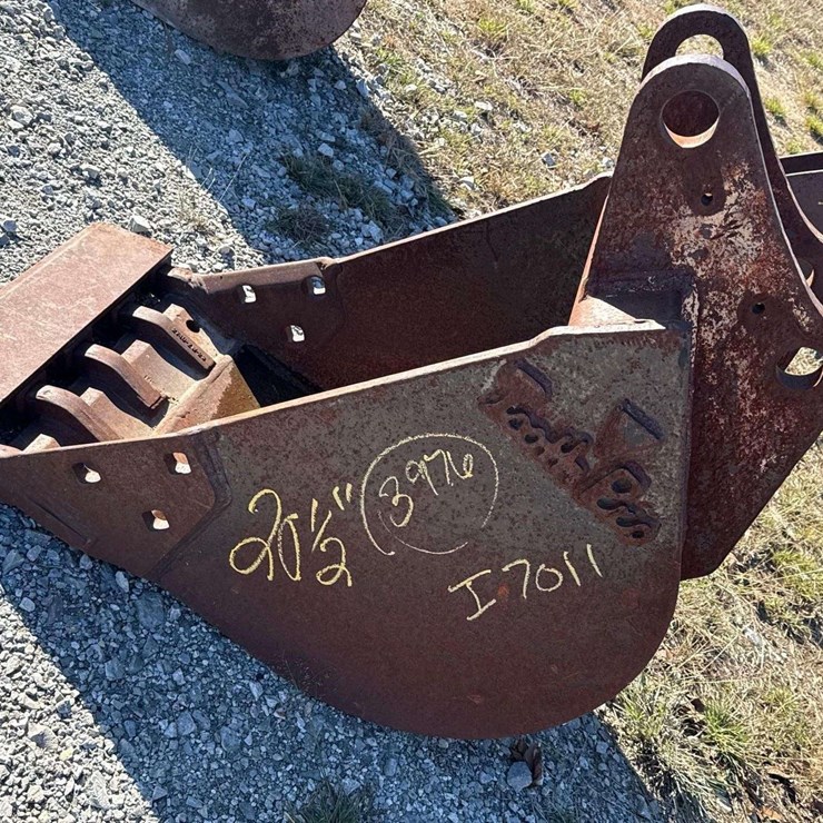 20in Digging Tooth Bucket Excavator Attachment