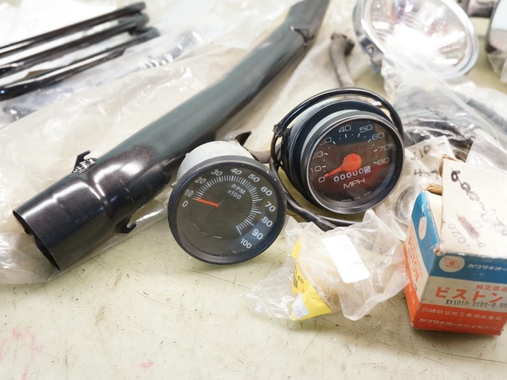 kawasaki-miscellaneous-parts-lot-image-2