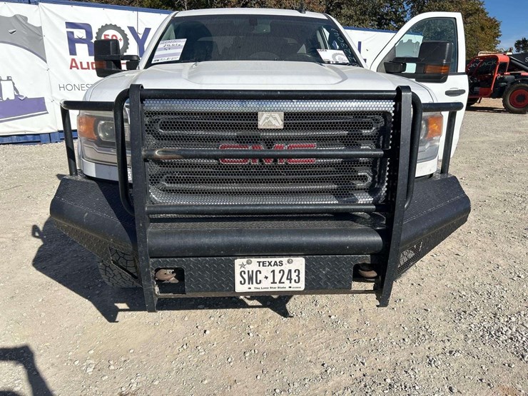 2015-gmc-3500-image-21