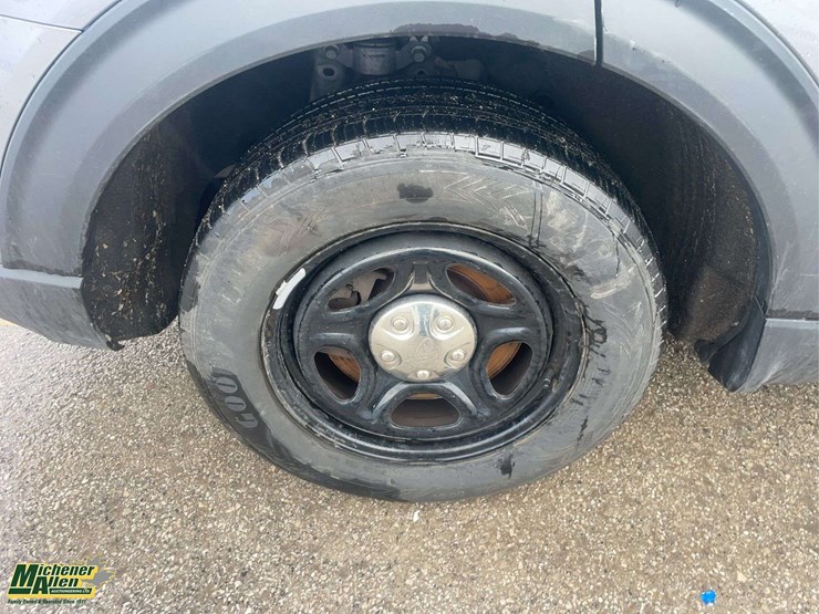 2020-ford-explorer-image-22