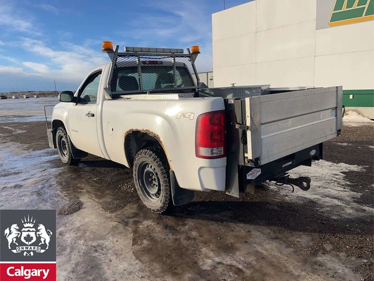 2010-gmc-sierra-1500-image-3