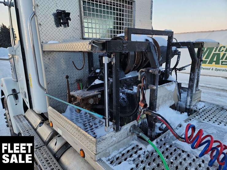 2011-freightliner-coronado-122-sd-image-29