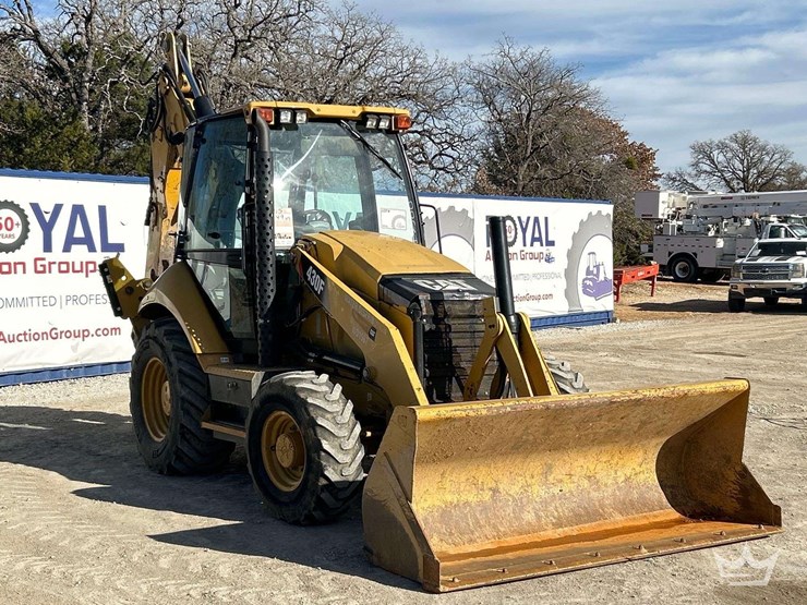 2015-caterpillar-backhoe-image-4