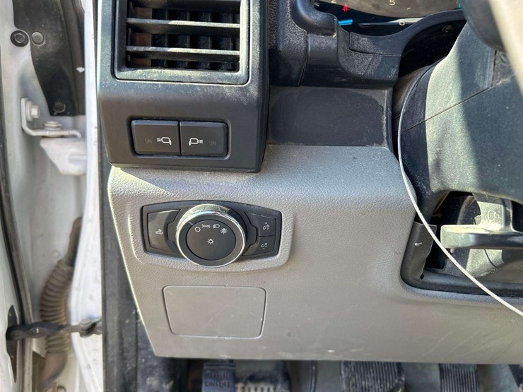 2017-ford-f150-image-13