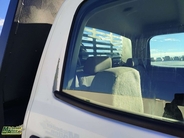 2015-chevrolet-silverado-2500hd-image-35