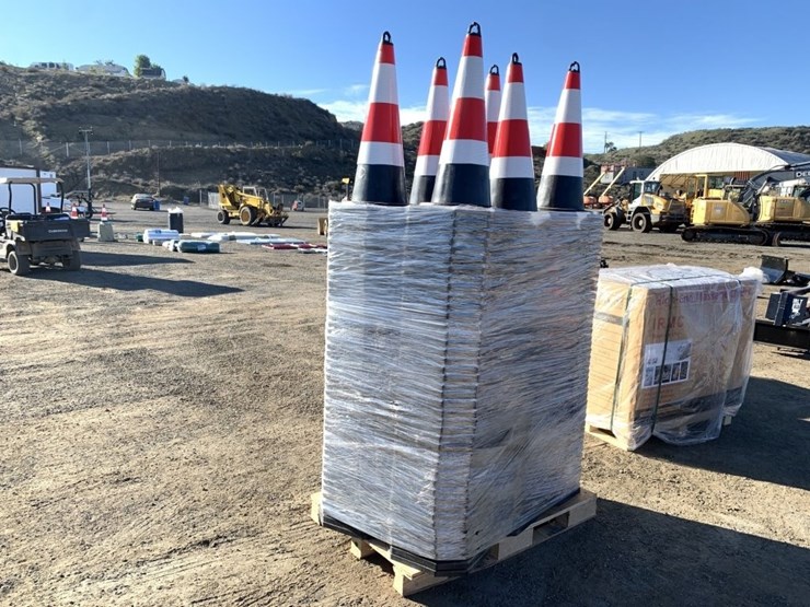 (300)-unused-safety-cones.-image-2