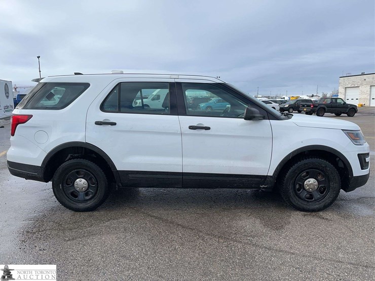 2019-ford-explorer-image-8