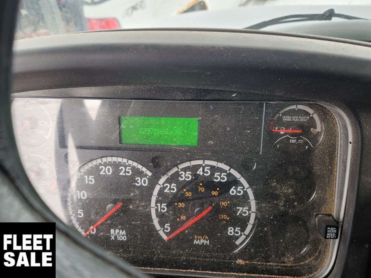 2020-freightliner-m2-106-image-22