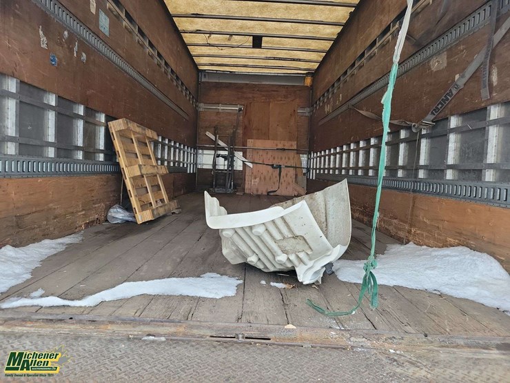 2006-freightliner-m2-106-image-12