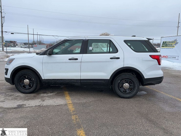 2018-ford-explorer-image-7