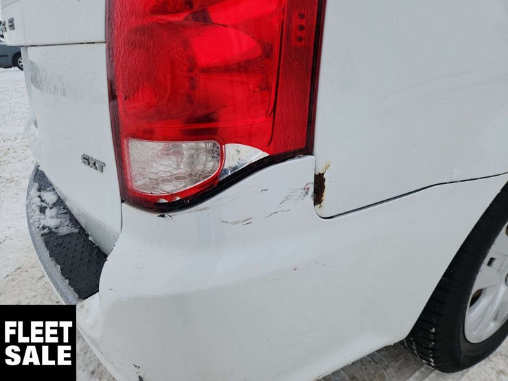 2015-dodge-grand-caravan-sxt-image-43