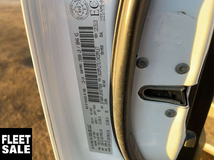 2015-ram-5500-crew-cab-4x4-s/a-deck-truck-image-25