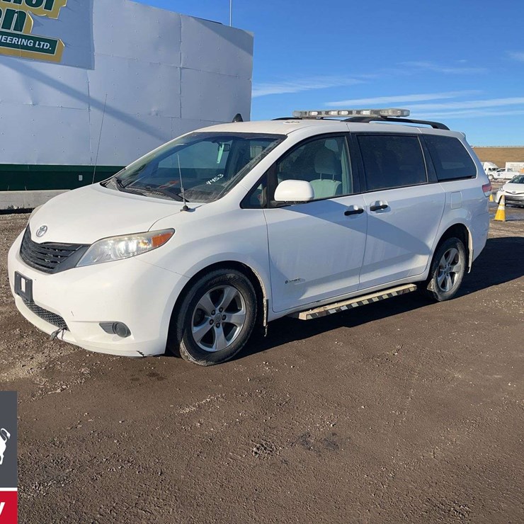 2013 TOYOTA SIENNA