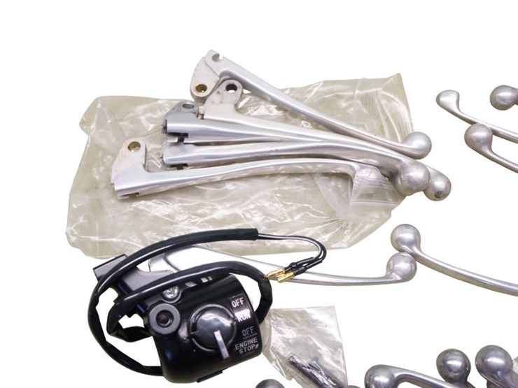 kawasaki-miscellaneous-parts-lot-image-3