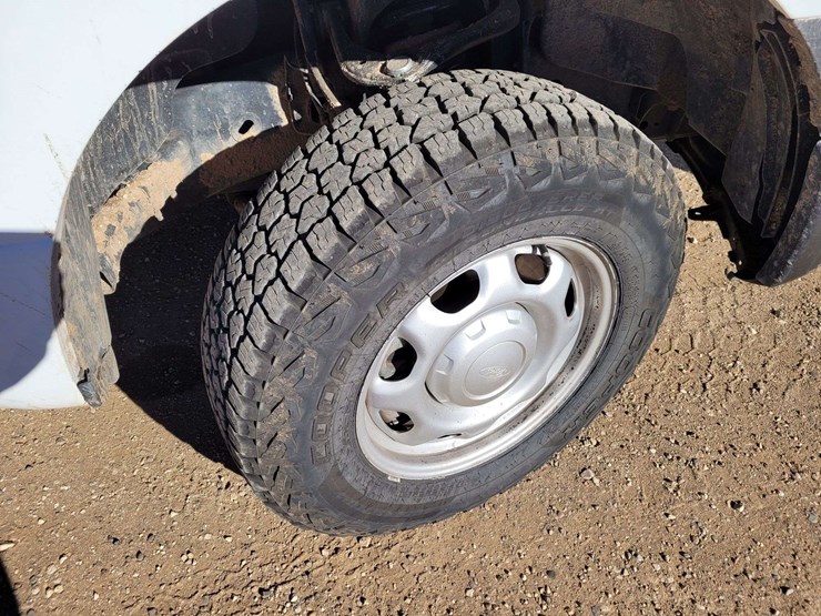 2017-ford-f150-xl-image-15