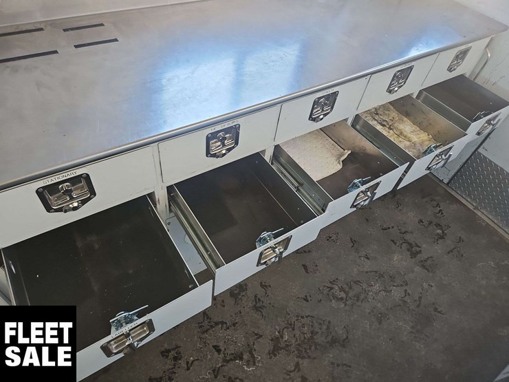 2012-ford-e-series-s/a-service-cube-van-image-38