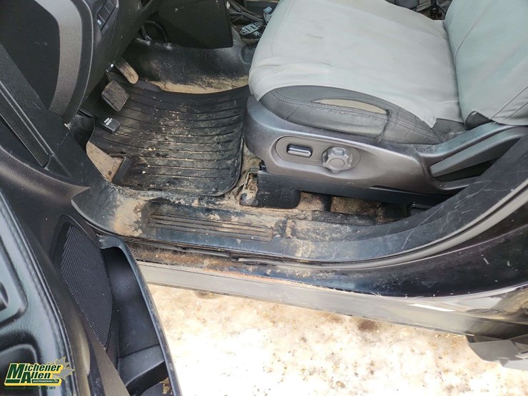 2019-ford-explorer-image-36