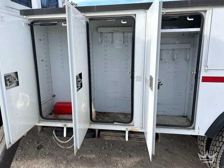 2007-international-derrick-digger-truck-image-22