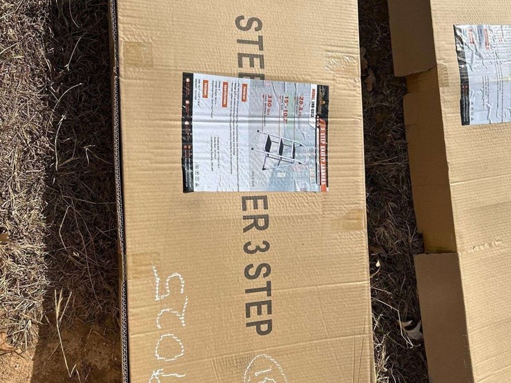 land-honor-3-step-safety-ladder-image-2