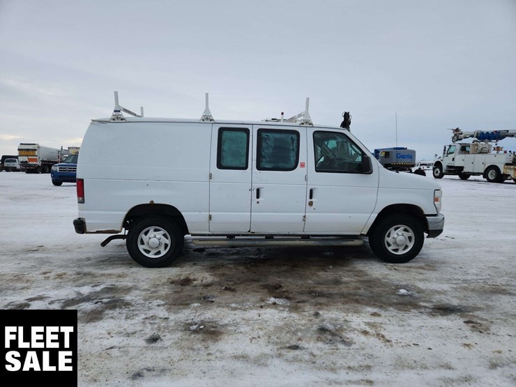 2013-ford-cargo-image-8