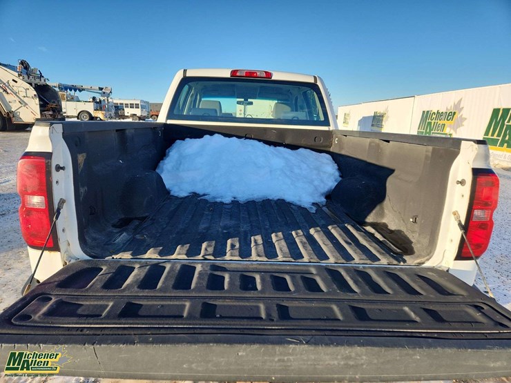 2015-chevrolet-silverado-2500hd-image-8