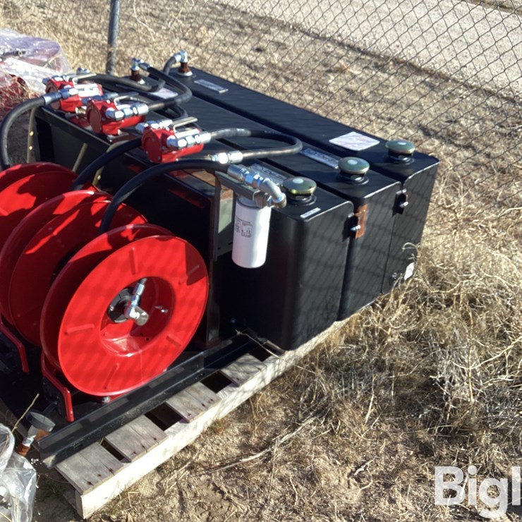 DeeZee Transfer Tanks W/Hose Reels