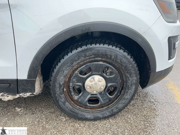 2019-ford-explorer-image-10