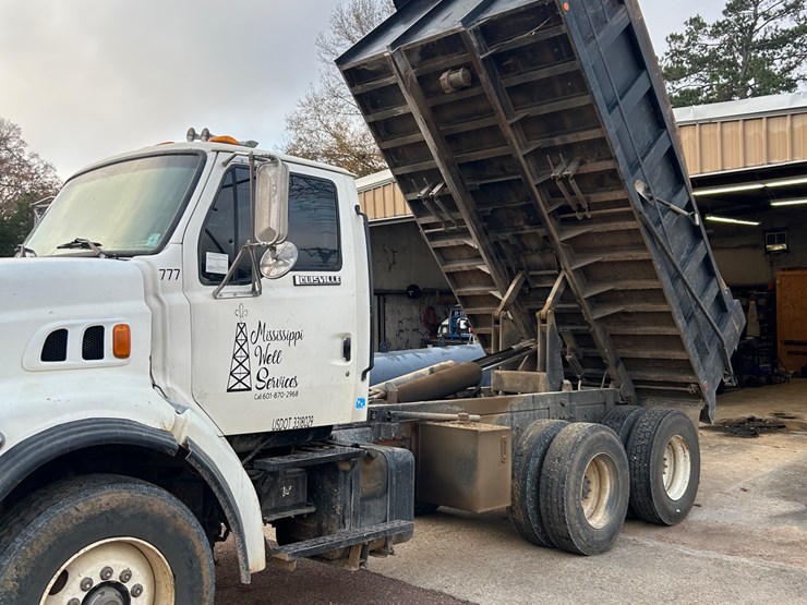 #9-•-1997-ford-tandem-axle-dump-truck-image-3