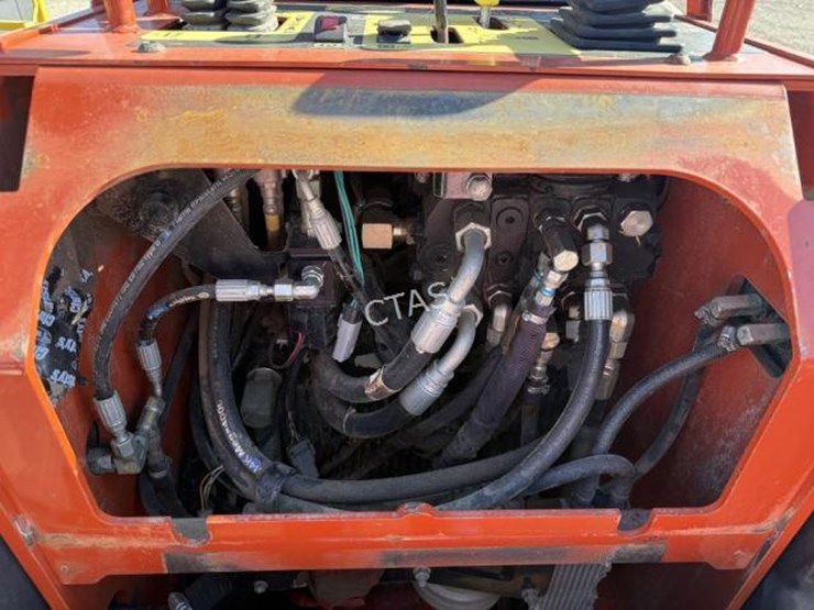 2019-ditch-witch-sk1550-image-11