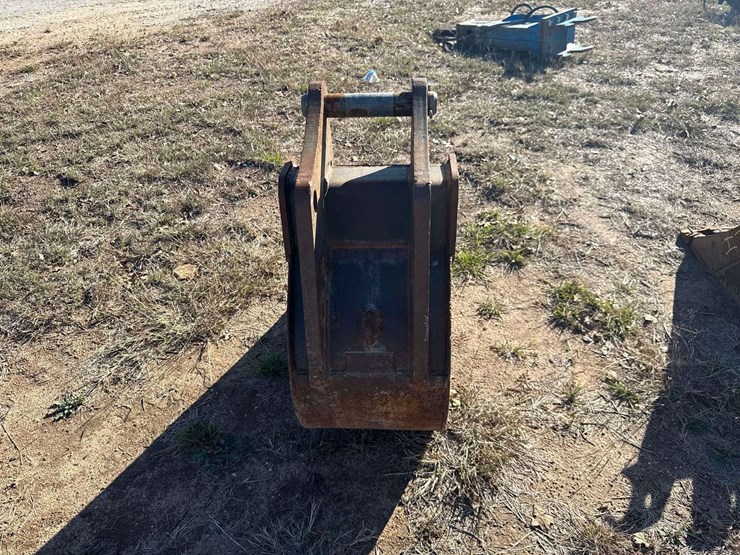 tag-18in-digging-tooth-bucket-excavator-attachment-image-2