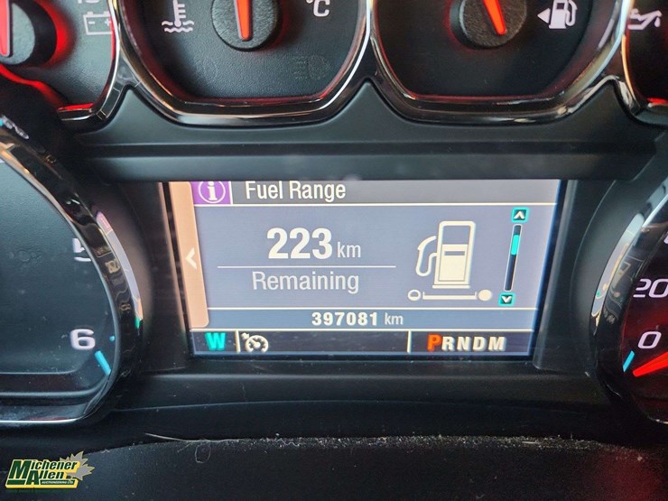 2015-chevrolet-suburban-image-17