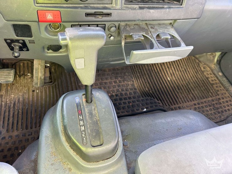 2016-isuzu-box-truck-image-18