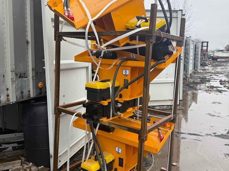 new-giyi-co.-skid-steer-pile-hammer-image-6