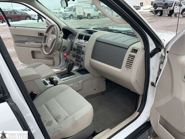 2012-ford-escape-xlt-image-30