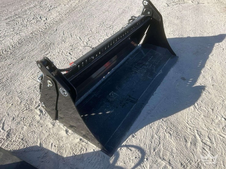 2025-kh72-72in-hydraulic-4-way-clamshell-bucket-skid-steer-attachment-image-1