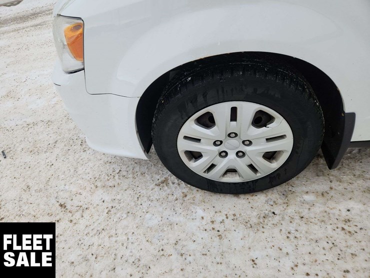 2015-dodge-grand-caravan-sxt-image-10