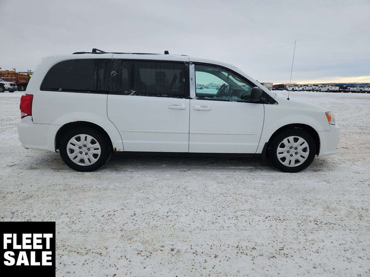 2015-dodge-grand-caravan-sxt-image-8