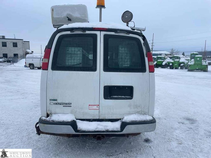 2011-chevrolet-express-g3500-image-5